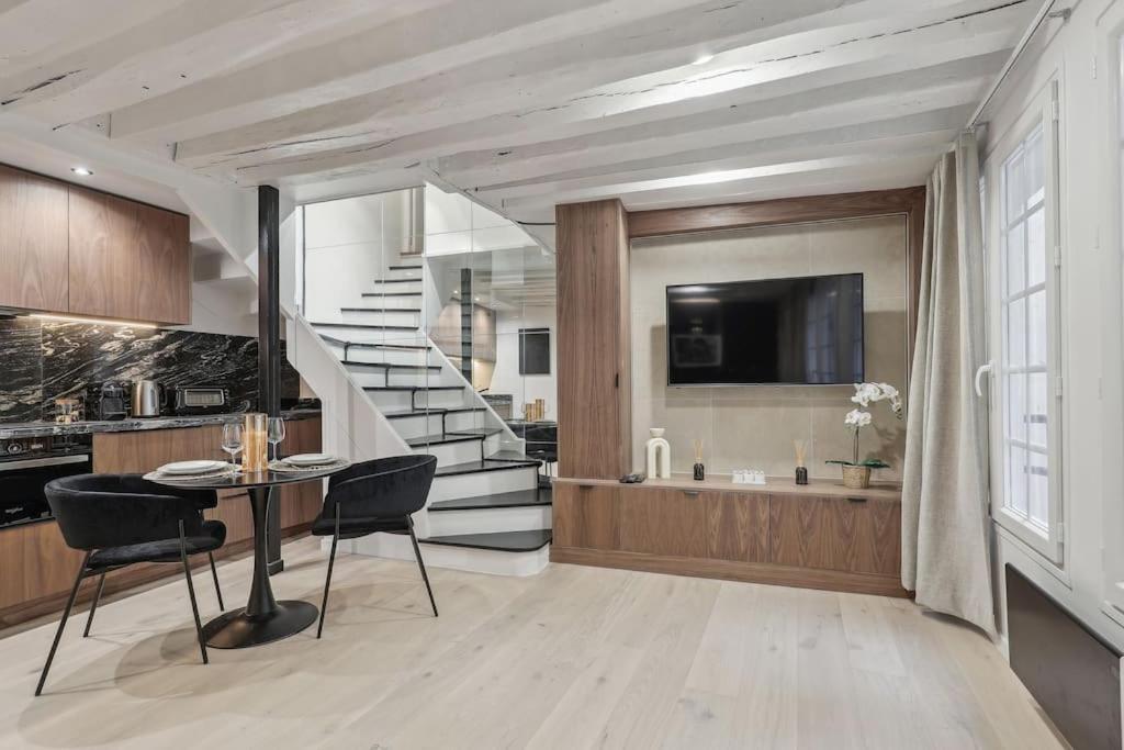 Appartement Duplex Parisien Pres Du Louvre Parijs